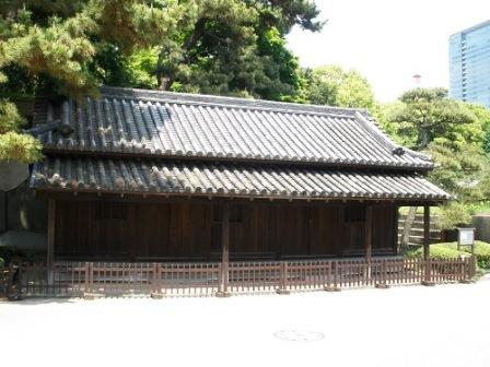 下乗門枡形内に残る同心番所