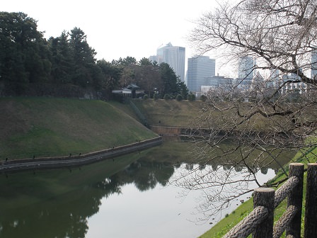 半蔵門付近の半蔵濠