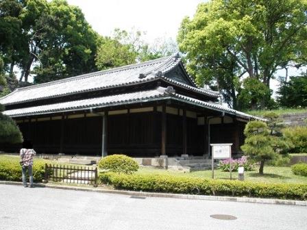 江戸城中之門跡の内側に残る大番所