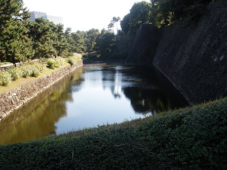 汐見坂から見た白鳥濠