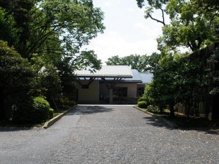 枡形内から見た渡櫓門跡の石垣