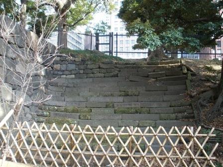 近くから見たその石階段（雁木）